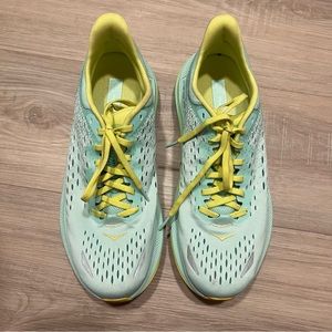 HOKA Kawana Shoes